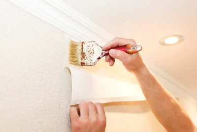 Pose de papier peint à Traize — revêtements muraux et toiles de verre